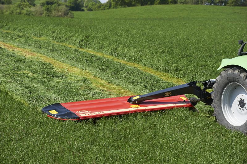 Plain Mowers - VICON EXTRA 324F ALPIN - FRONT MOUNTED ALPINE DISC MOWER, made for mountain regions and hilly conditions with its stable gravity point and excellent visibility