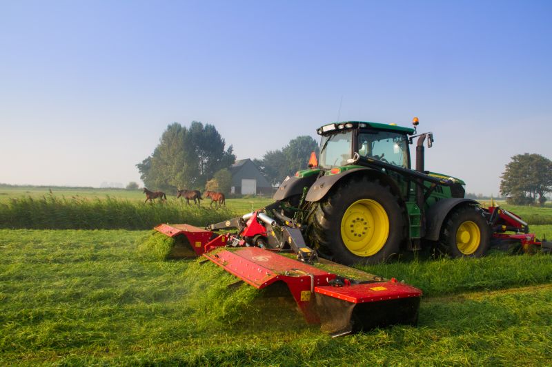 Mower Conditioners - Vicon EXTRA 687T - Efficient Butterfly Mower Combination, low weight with tripple mower conditions for high efficiency during field operation