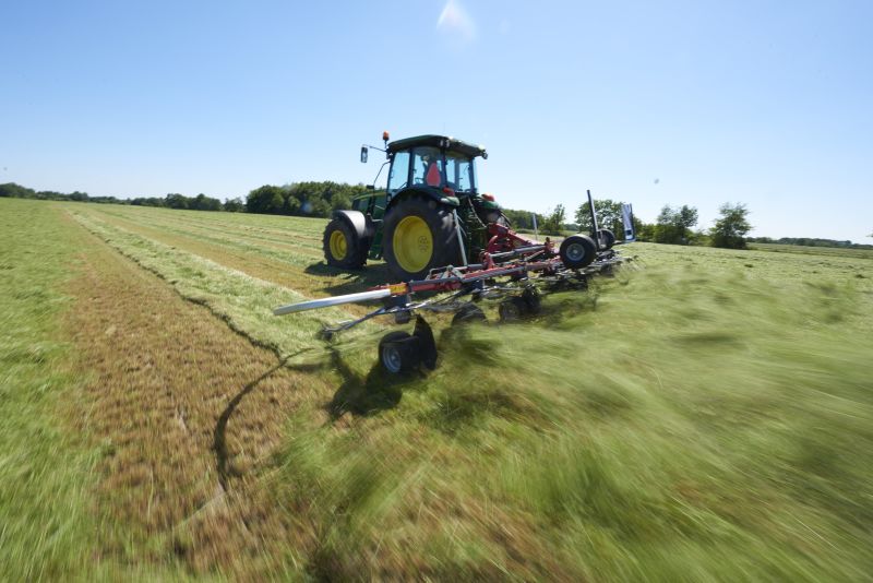 mounted tedders - VICON FANEX 554-684-764-904-1124, Central adjustment for border spreading keeping the crop inside the field.