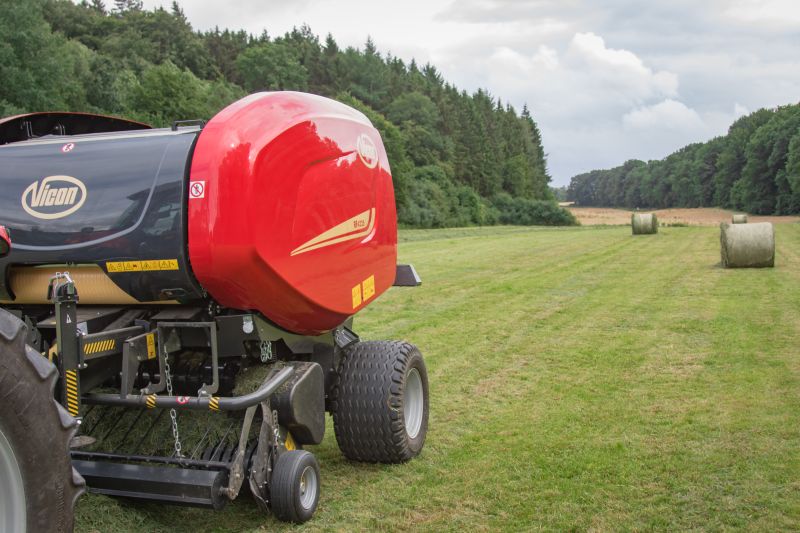 Fixed Chamber round balers - VICON RF 4225, maximal capacity in all crop conditions, the system ensures maximal bale rotation