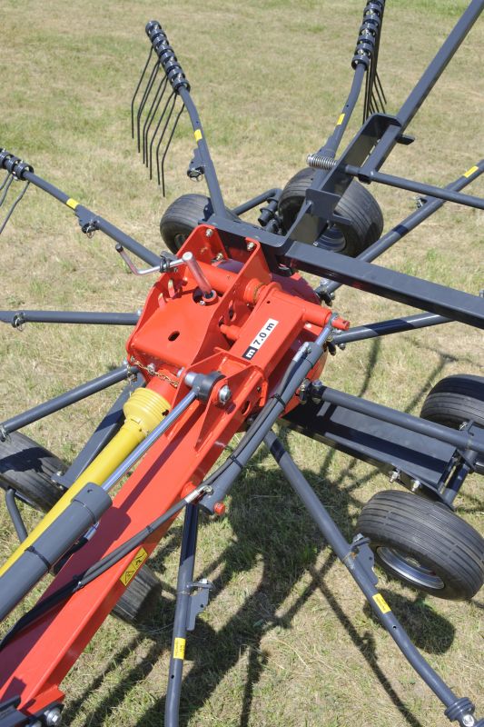 Double Rotor Rakes - VICON ANDEX 644-724-724 HYDRO-764, cost efficient and strong frames for a long lifetime also CompactLine maintanence friendly gearbox