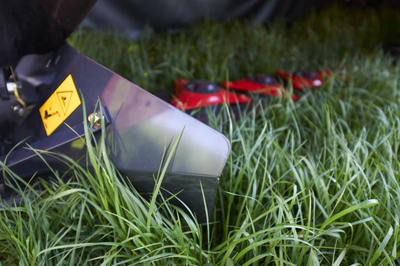 Plain Mowers - VICON EXTRA 228 - 232 - REAR MOUNTED DISC MOWERS, side mounted mowers working angles up to 35°