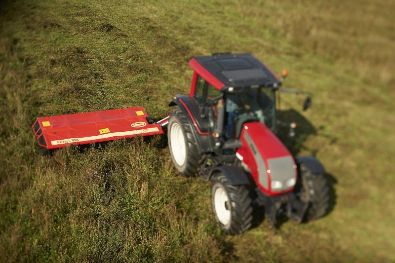 Plain Mowers - VICON EXTRA 228 - 232 - REAR MOUNTED DISC MOWERS, side mounted mowers working angles up to 35°