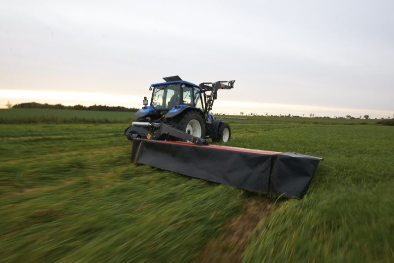 Plain Mowers - VICON EXTRA 328 - 332 - 336 - 340 - REAR MOUNTED DISC MOWERS, vertical and safe transportation, attractive for smaller farms