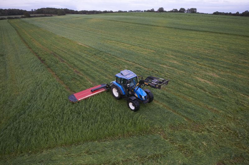 Plain Mowers - VICON EXTRA 328 - 332 - 336 - 340 - REAR MOUNTED DISC MOWERS, vertical and safe transportation, attractive for smaller farms