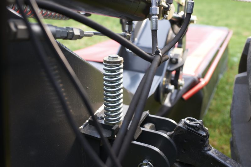 Plain Mowers - VICON EXTRA 324F ALPIN - FRONT MOUNTED ALPINE DISC MOWER, made for mountain regions and hilly conditions with its stable gravity point and excellent visibility