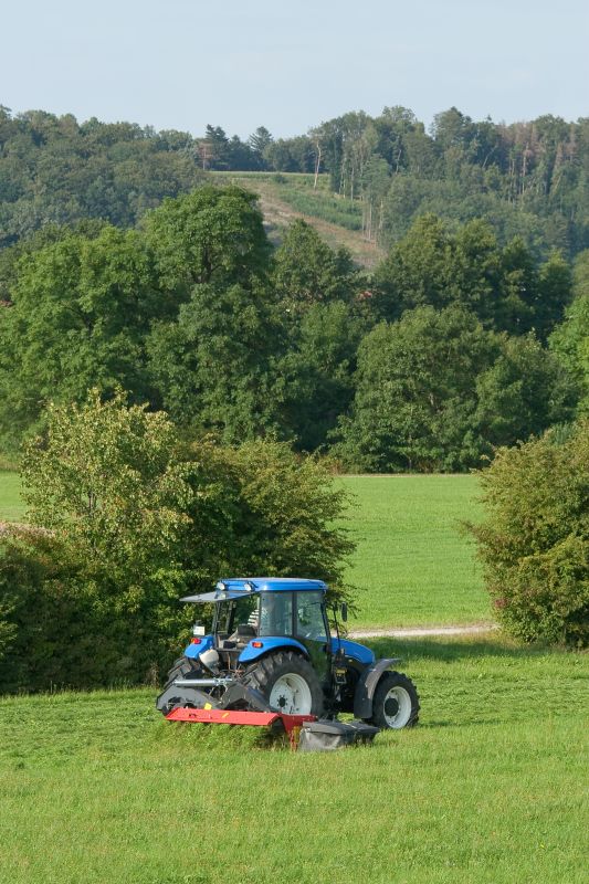 Mower Conditioners - VICON EXTRA 624T - 628T/R - 632T FARMER, tine conditiong with hydraulic spring adjustments also slim design for efficient during operation