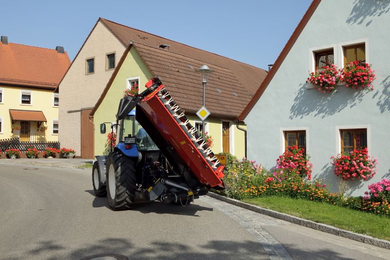 Mower Conditioners - VICON EXTRA 624T - 628T/R - 632T FARMER, tine conditiong with hydraulic spring adjustments also slim design for efficient during operation