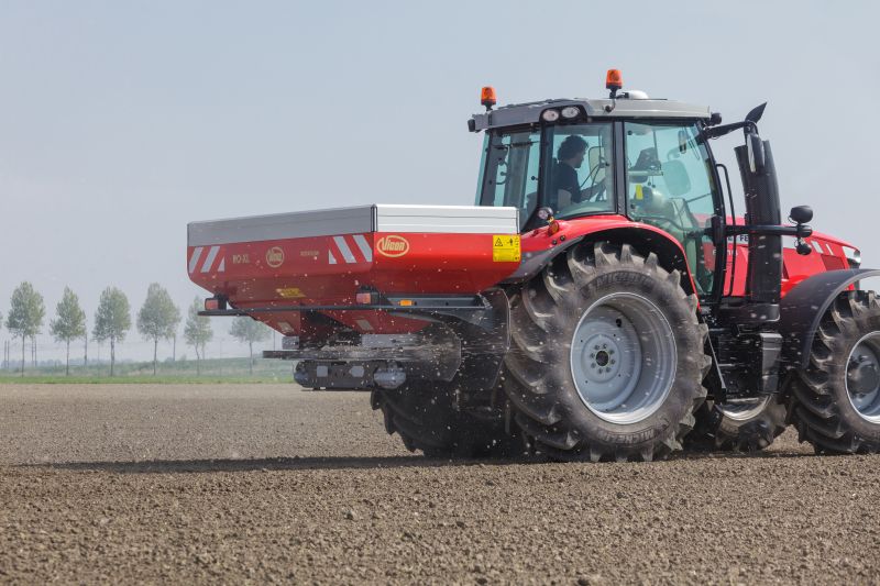 Disc Spreaders - Vicon RotaFlow RO-XL, provides long range spreading, optimal with more capacity