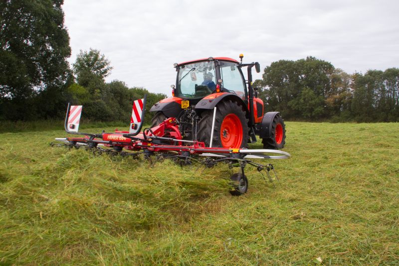 mounted tedders - VICON FANEX 554-684-764-904-1124, Central adjustment for border spreading keeping the crop inside the field.