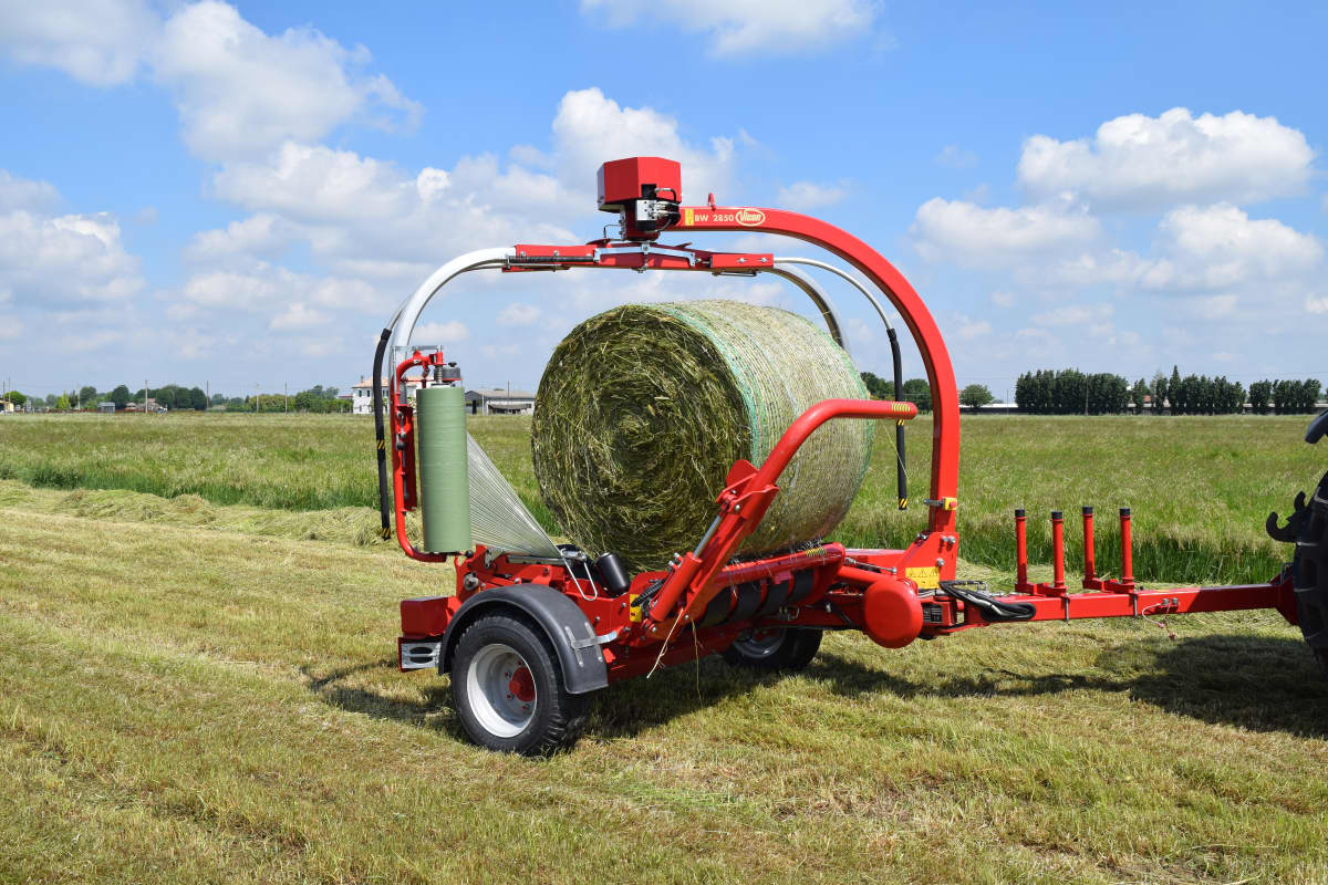 Enrubanneuse satellite pour balles rondes jusqu'à 1500 kg