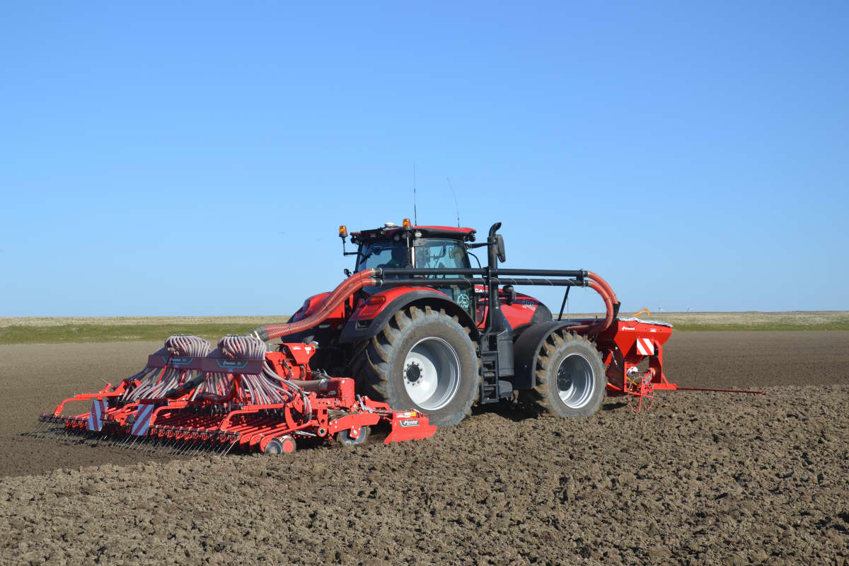 Kverneland DF2 provides balance, seeds and fertilizer at the same time