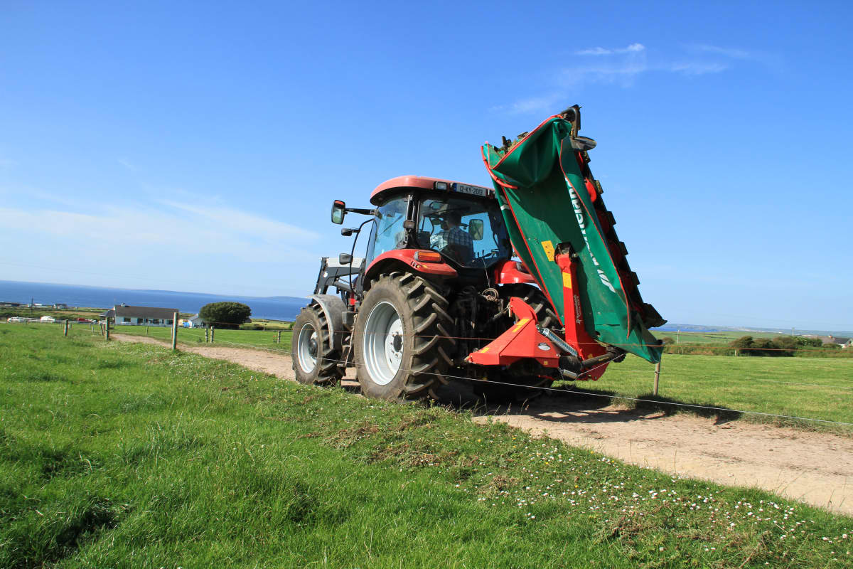 Kverneland 2800 M, Centre mounted disc mower, tractors with 40 hp