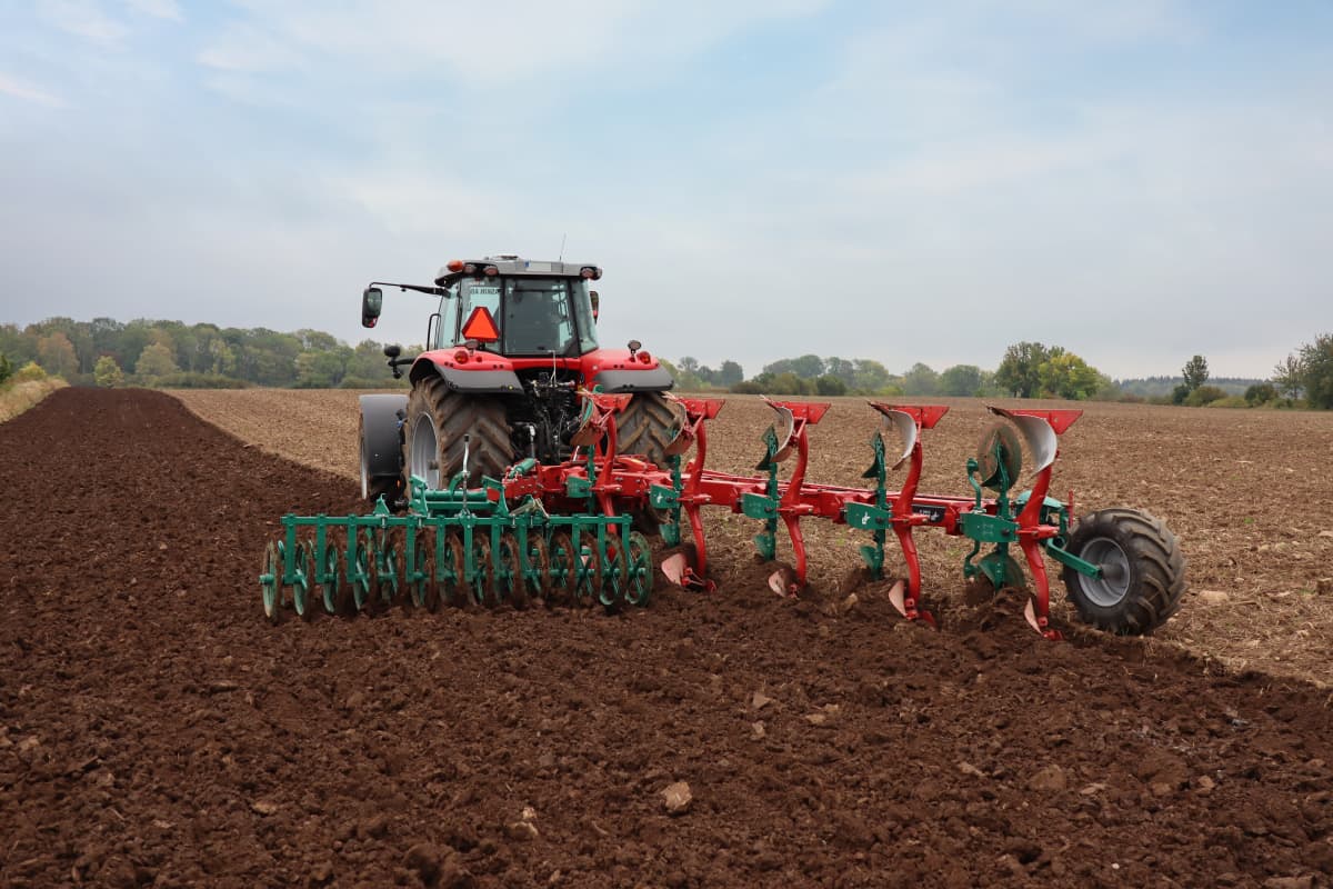 Kverneland Packomat, perfect seedbed while ploughing, kvernelands unique steel provides light and robust implement