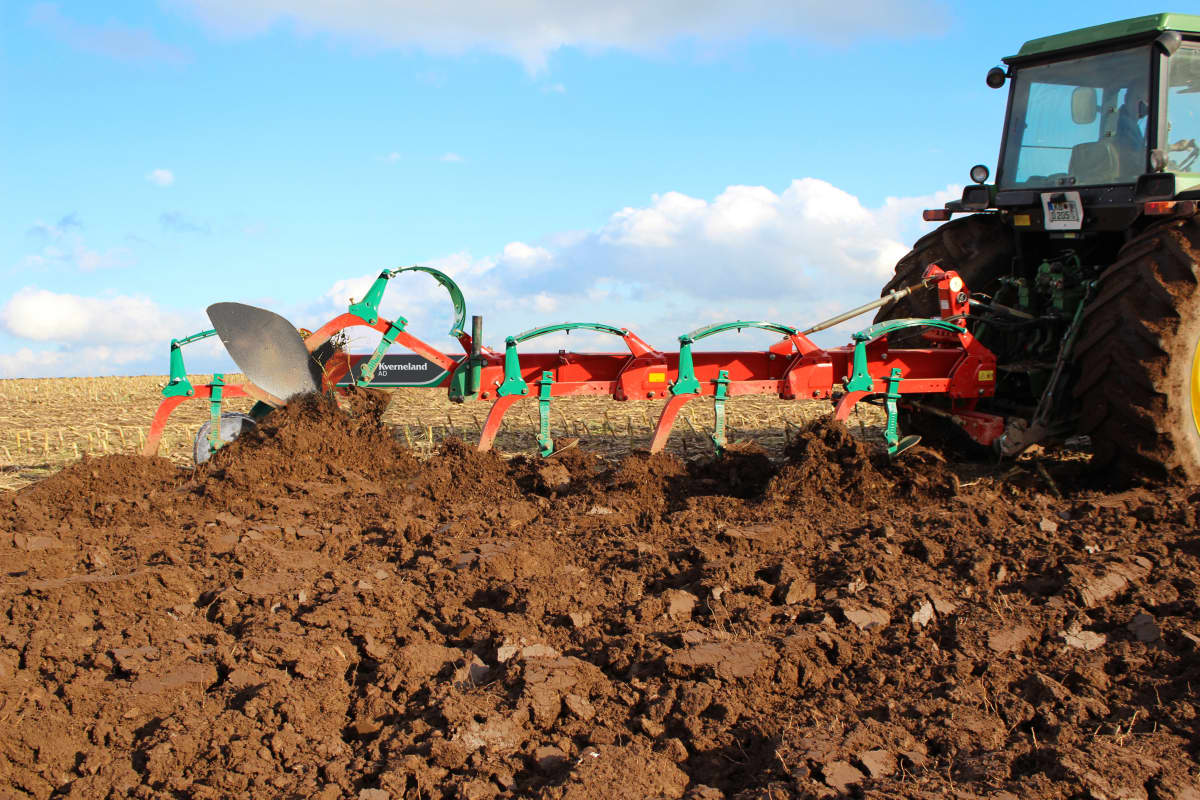 Conventional Ploughs - Kverneland AB AD, easy and efficient ploughing