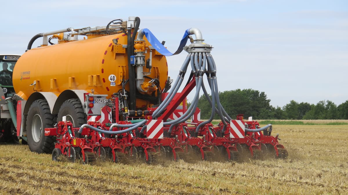 Kverneland Kultistrip made for row cultures as maize, sunflower etc.. places the fertilizer exactly where plants needs it