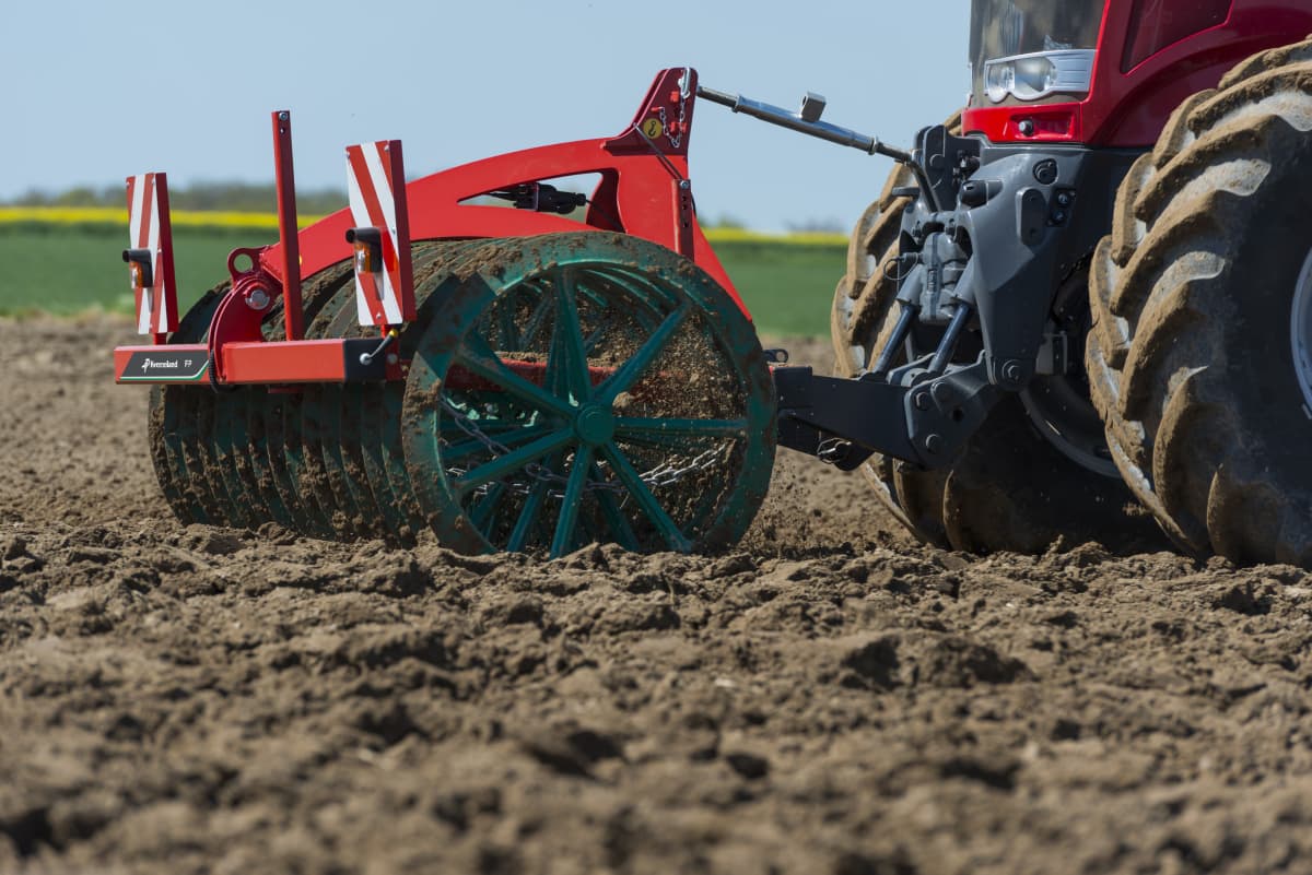 Packers - Kverneland Front Soil Packer, optimal productivity, robust and easy to maneuver during operating on field