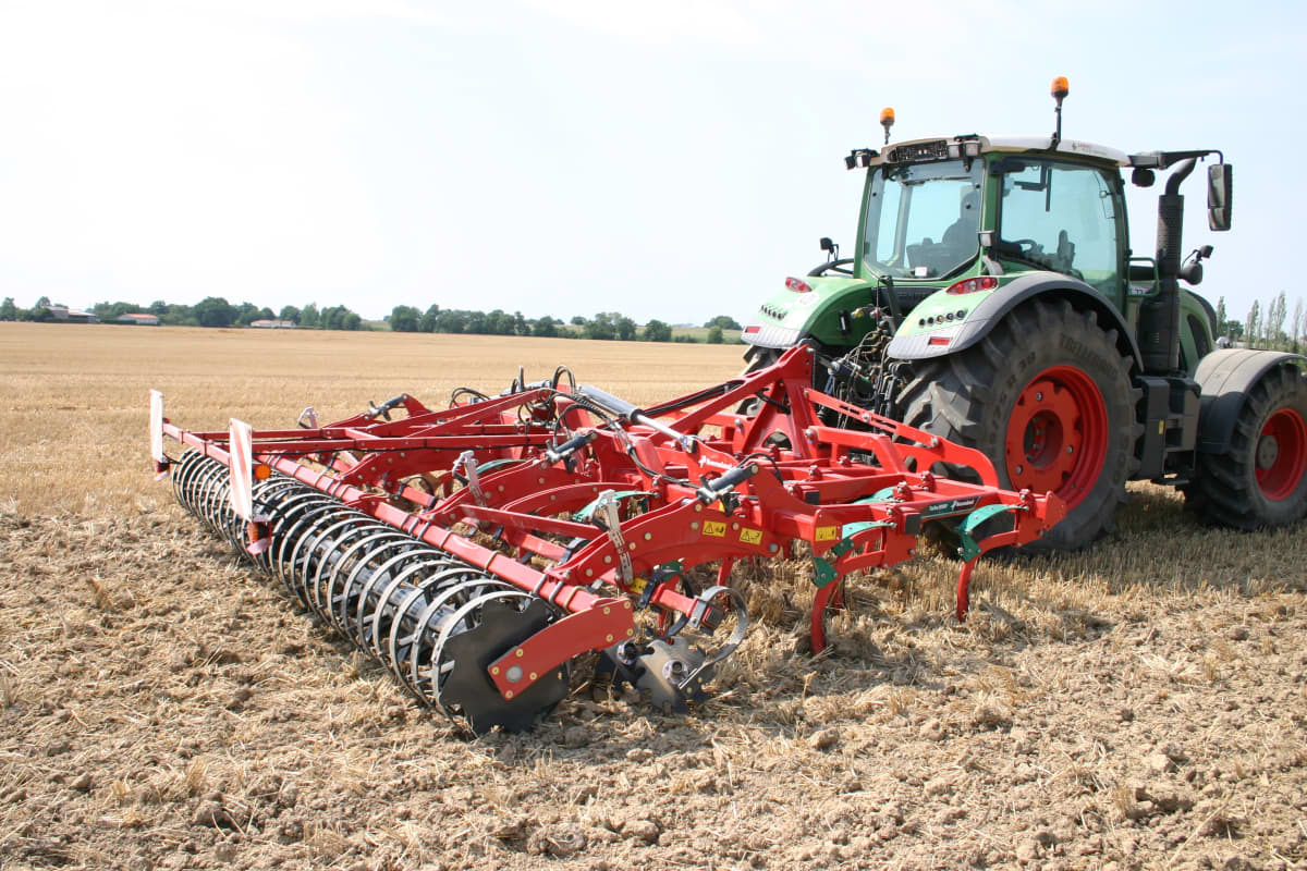 Stubble Cultivators - Kverneland Turbo powerful and efficient in use during operation