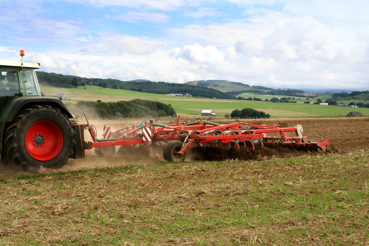 Kverneland CTC Cultivator performs perfect mixing and levelling with reduces maintenance