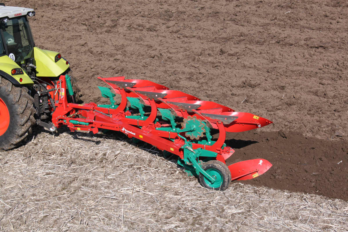 Reversible Mounted Ploughs - Kverneland 150 S, low cost with high performance ploughing during operation