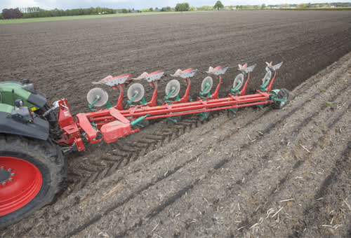 Reversible Mounted Ploughs - Kverneland 2500 i-Plough innovated transport system, operates as a trailer