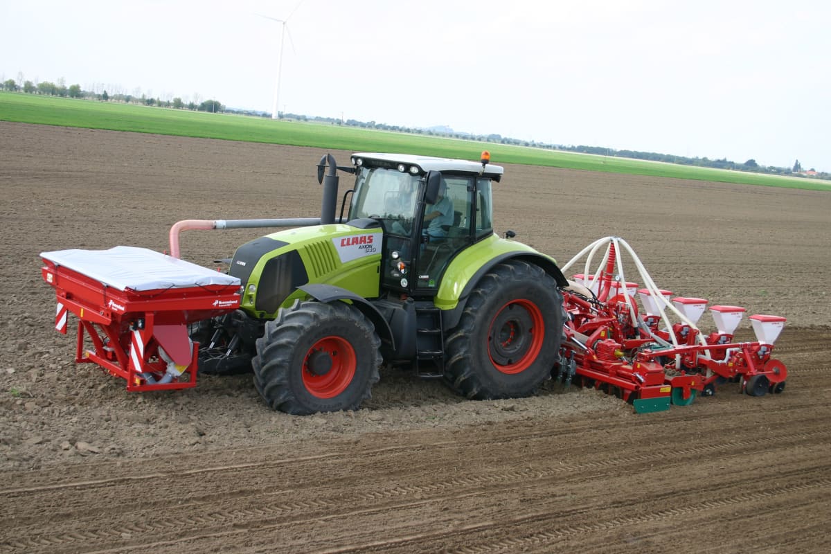 Pneumatic seed drills - Kverneland DF1, balanced and flexibility on field while seeding