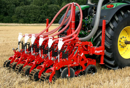 Kultistrip - Kverneland-Kultistrip on field behind tractor