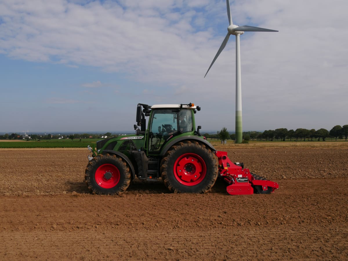 Kverneland S-series, heavy power and robus headstock, super versatile in use with low fuel consumption