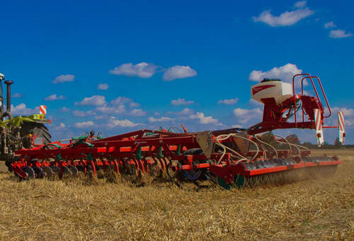 Stubble Cultivators - a-drill has two fan options, hydraulic and electric