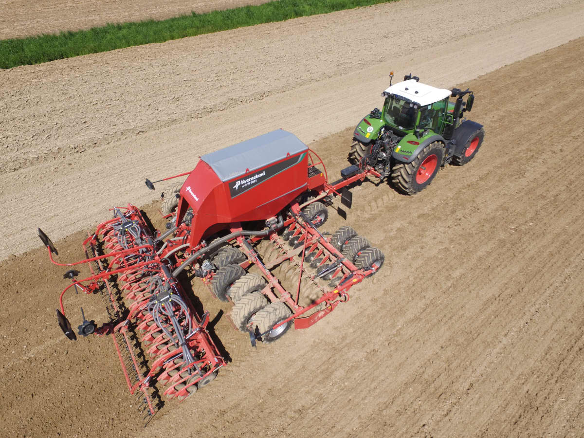 Kverneland u-drill, universal seed drill combination - seedbed preparation and levelling