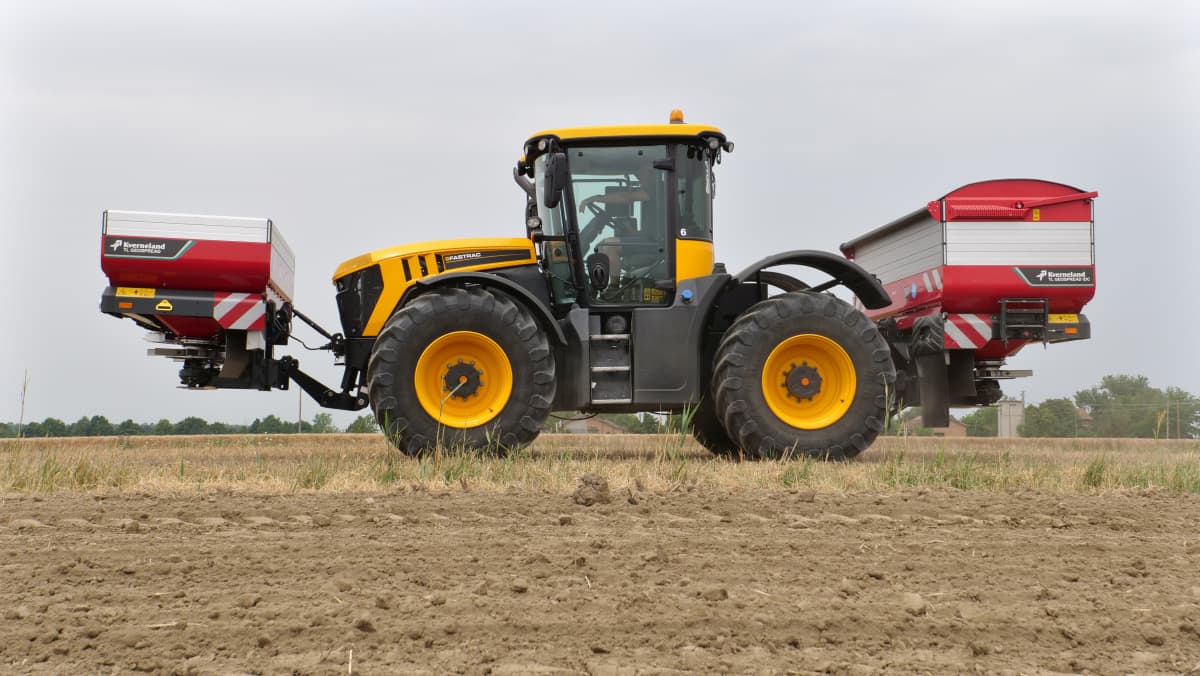 Kverneland-Disc-Spreader-GEOSPREAD-front-rear-combination-010