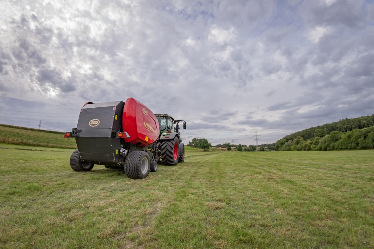 Fixed Chamber round balers - VICON RF 4225, maximal capacity in all crop conditions, the system ensures maximal bale rotation