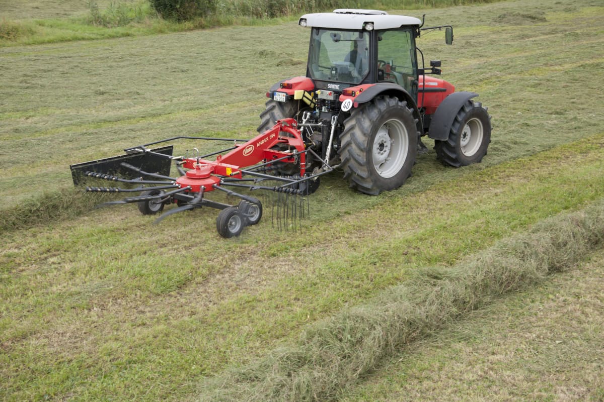 Single Rotor Rakes - VICON ANDEX 323-353-394-424T-434-474T, designed for low power tractors, but still provides great working width