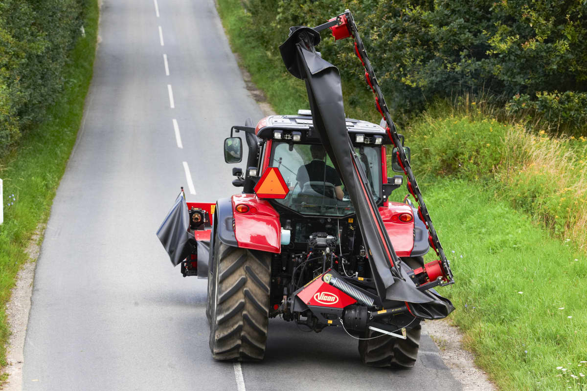 Plain Mowers - VICON EXTRA 324F ALPIN - FRONT MOUNTED ALPINE DISC MOWER, made for mountain regions and hilly conditions with its stable gravity point and excellent visibility