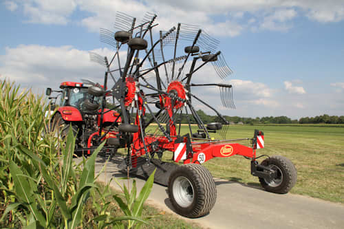 Double Rotor Rakes - VICON ANDEX 804-844-904 HYDRO-904 PRO, folded compcly, safe during efficient transportation