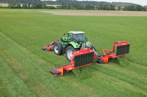 Mower Conditioners - VICON EXTRA 690T BX - TRIPLE MOWER COMBINATION, operating effectively on field