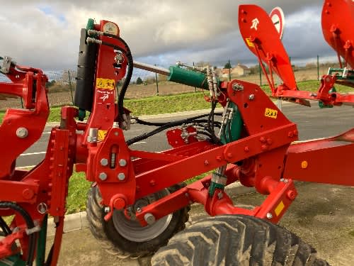 Charrue à chariot PW 10 corps