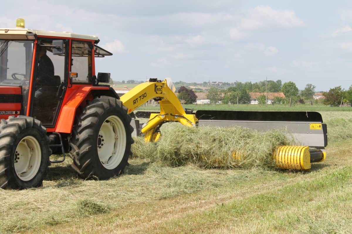 La machine peut être utilisée pour un andainage latéral ou central
