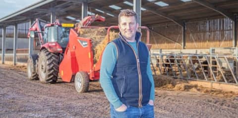 Kverneland 863 shredder produces savings with straw