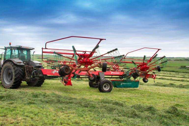 Four rotor rakes - Kverneland 95130 C - 95130 C, provides optimal Headland Management
