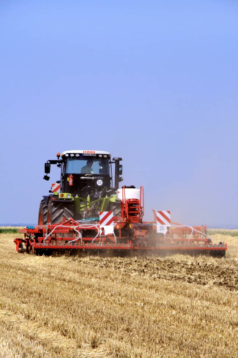 Kverneland CTC Cultivator performs perfect mixing and levelling with reduces maintenance