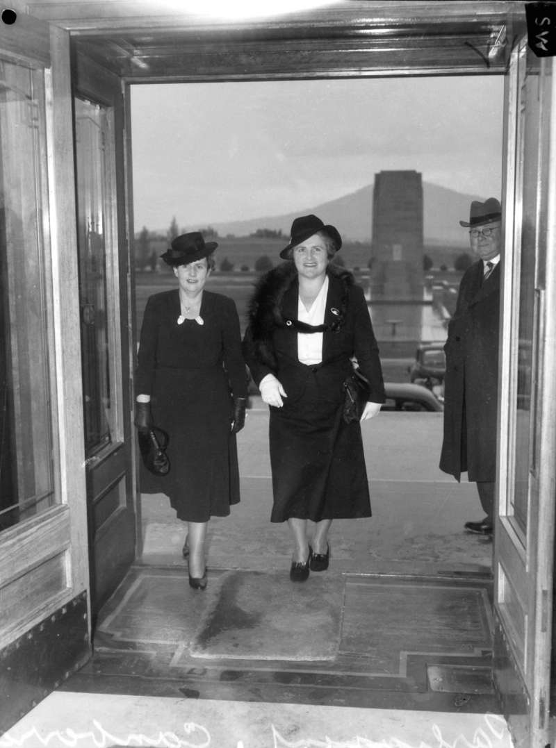 Dorothy Tangney and Enid Lyons walk through the front door of Old Parliament House together in 1943.