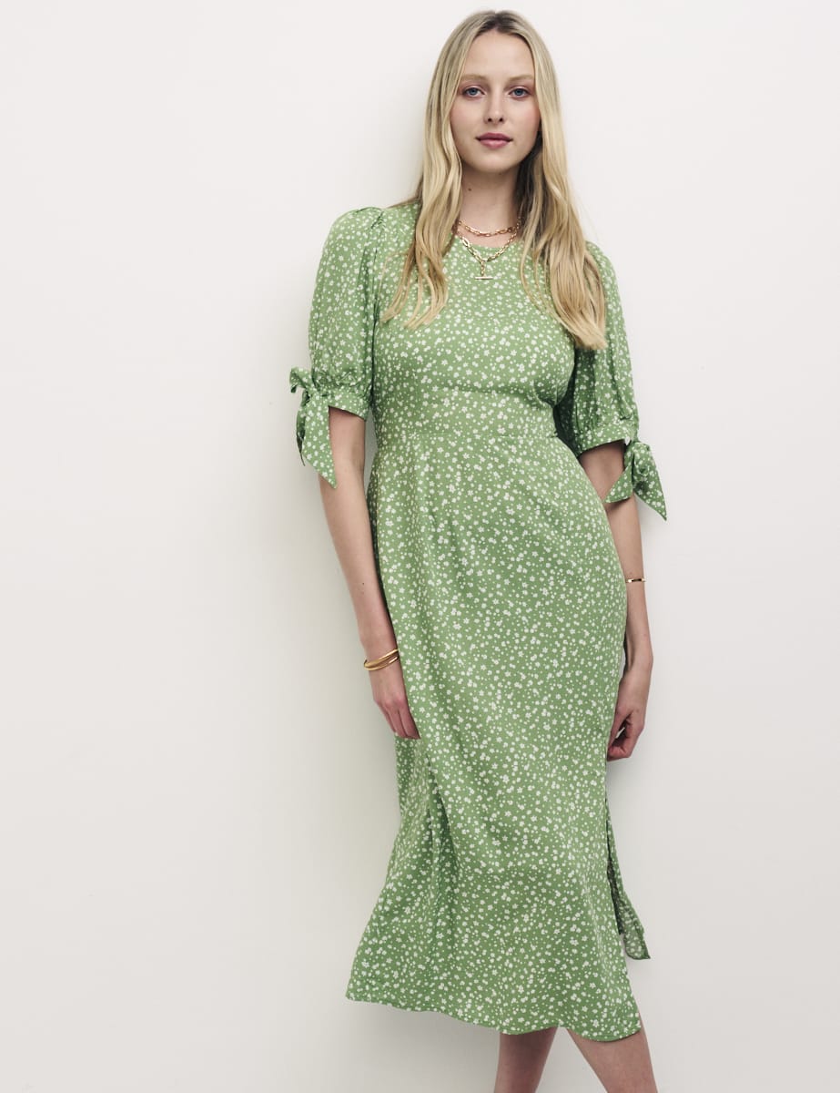 Nobody's Child UK - Petite Green Floral Esme Midi Dress