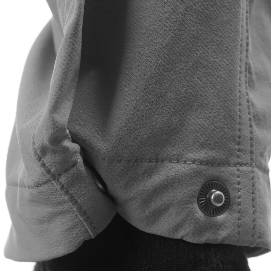 Technical details Snap tightening around ankles
