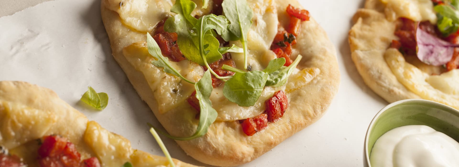 Minipizza med Kavli skivet ost jalapeño