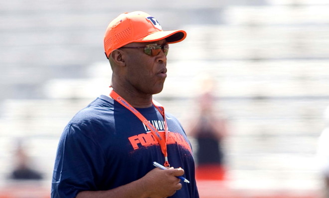 Illini head coach Lovie Smith