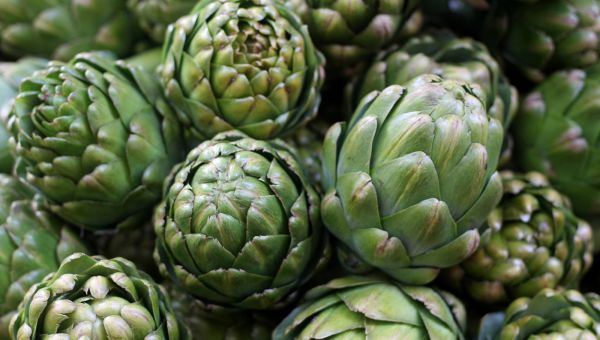 pile of fresh asparagus