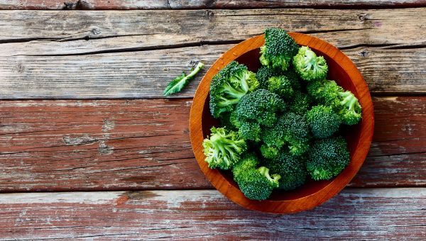 broccoli, bowl, wooden table