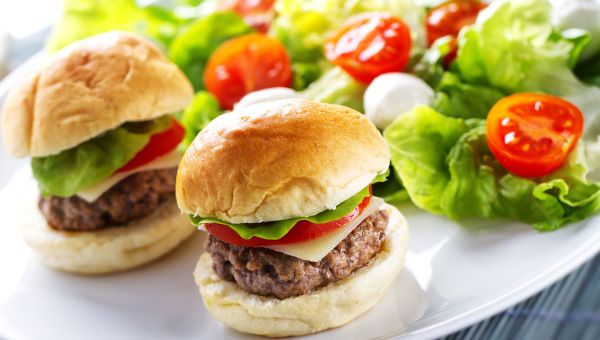 mini hamburger sliders with salad