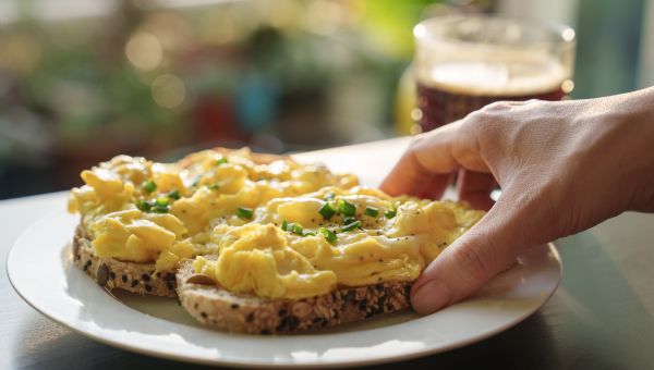 scrambled eggs over toast with tea
